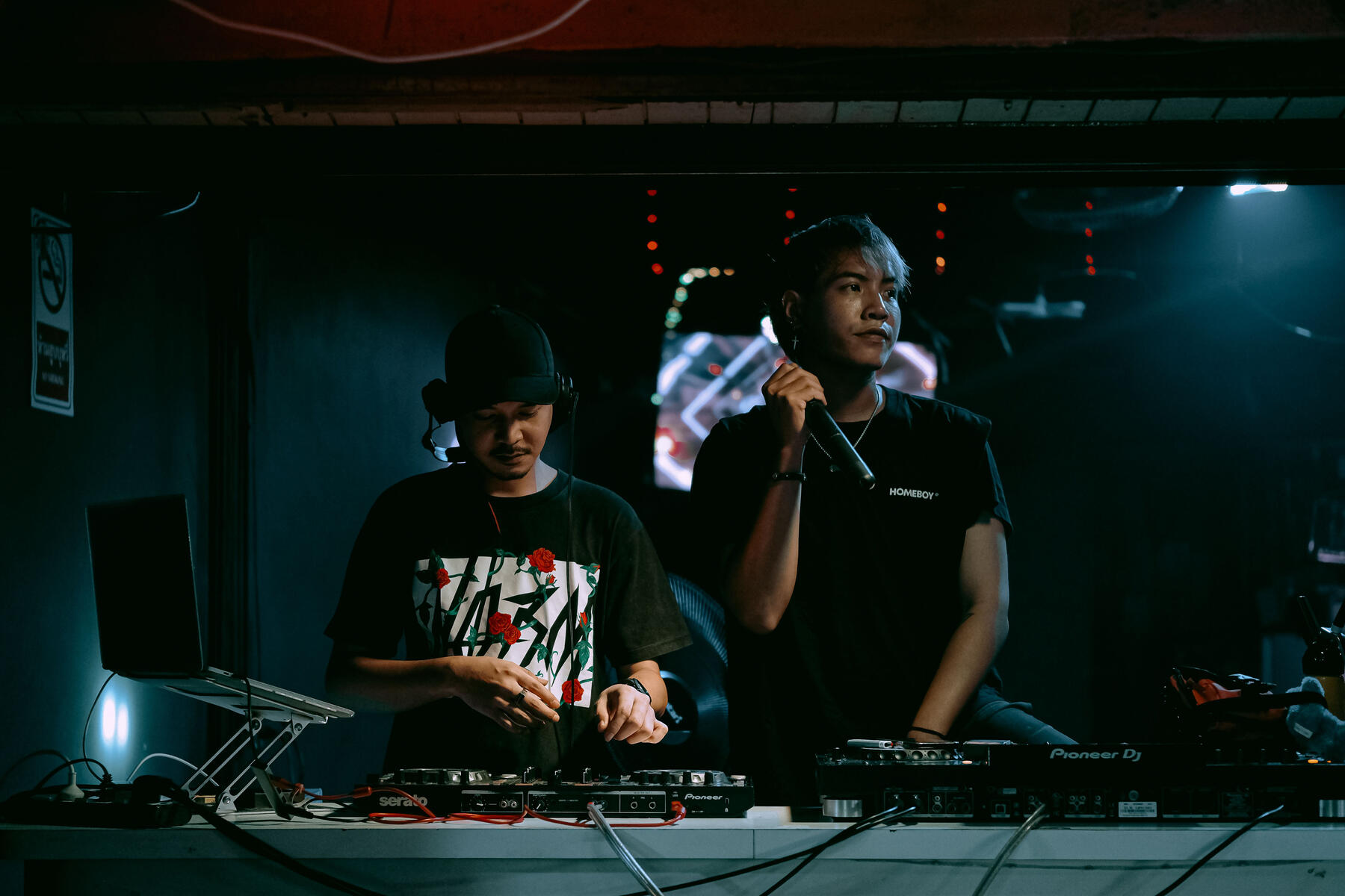 DJs
